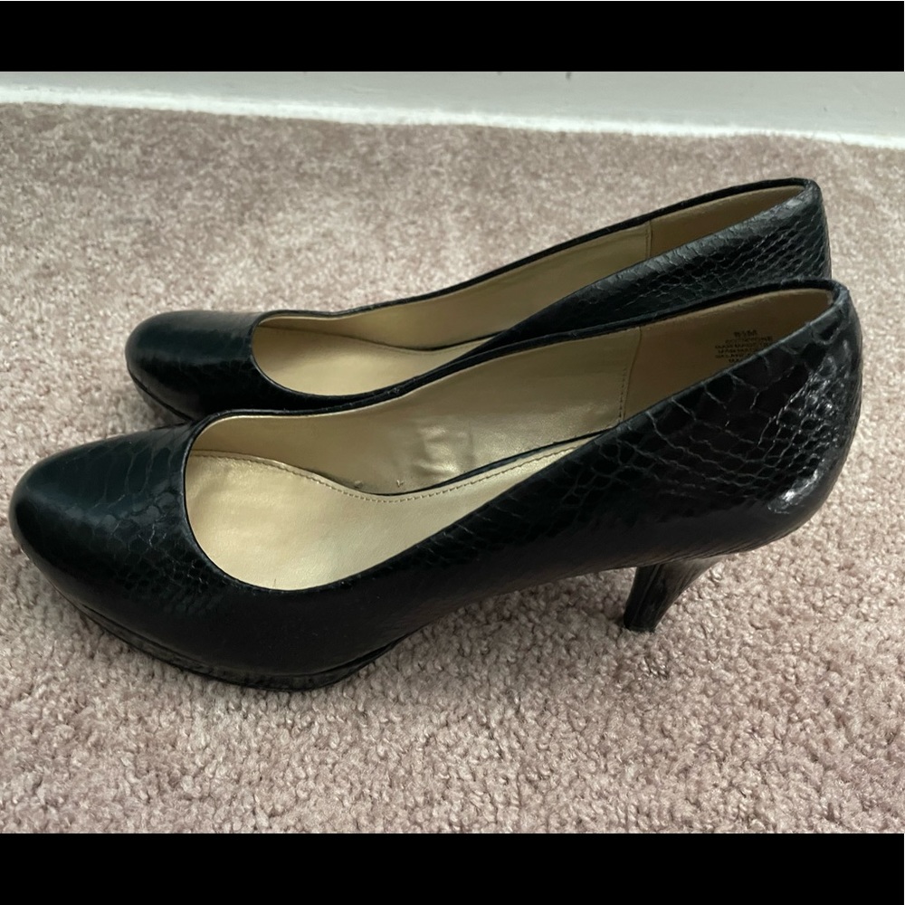 Bandolino Black Snake Skin Pumps